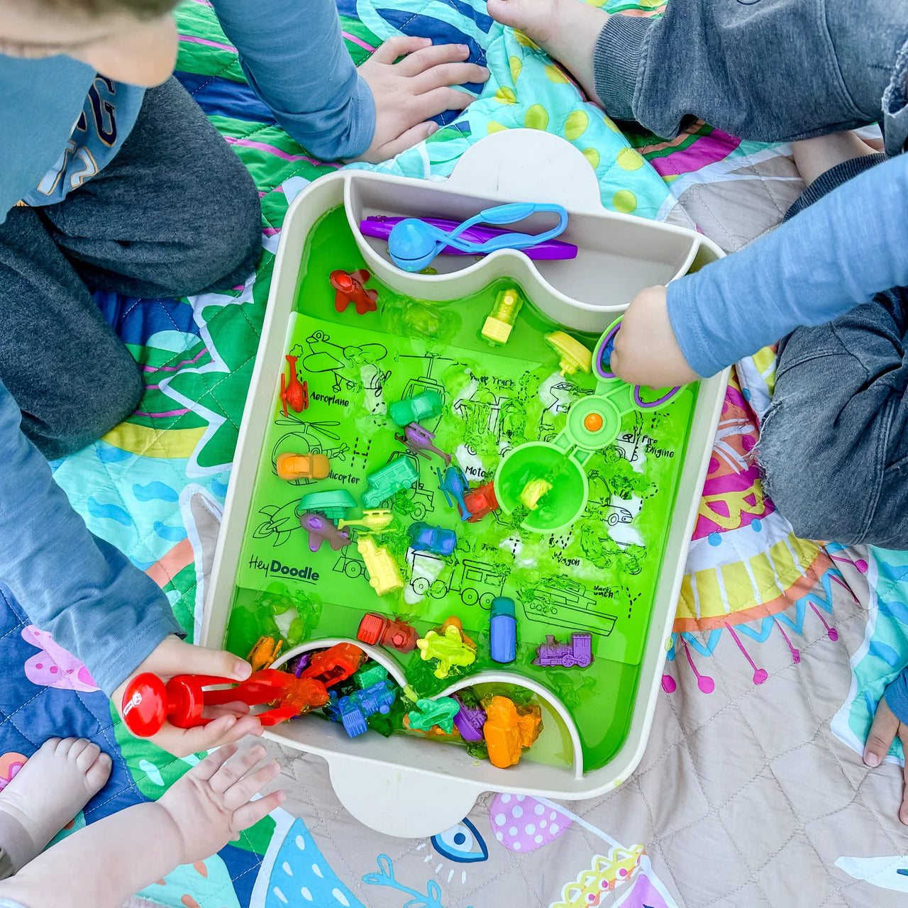 HeyDoodle Reusable Mini Playmat - Toot Toot Honk